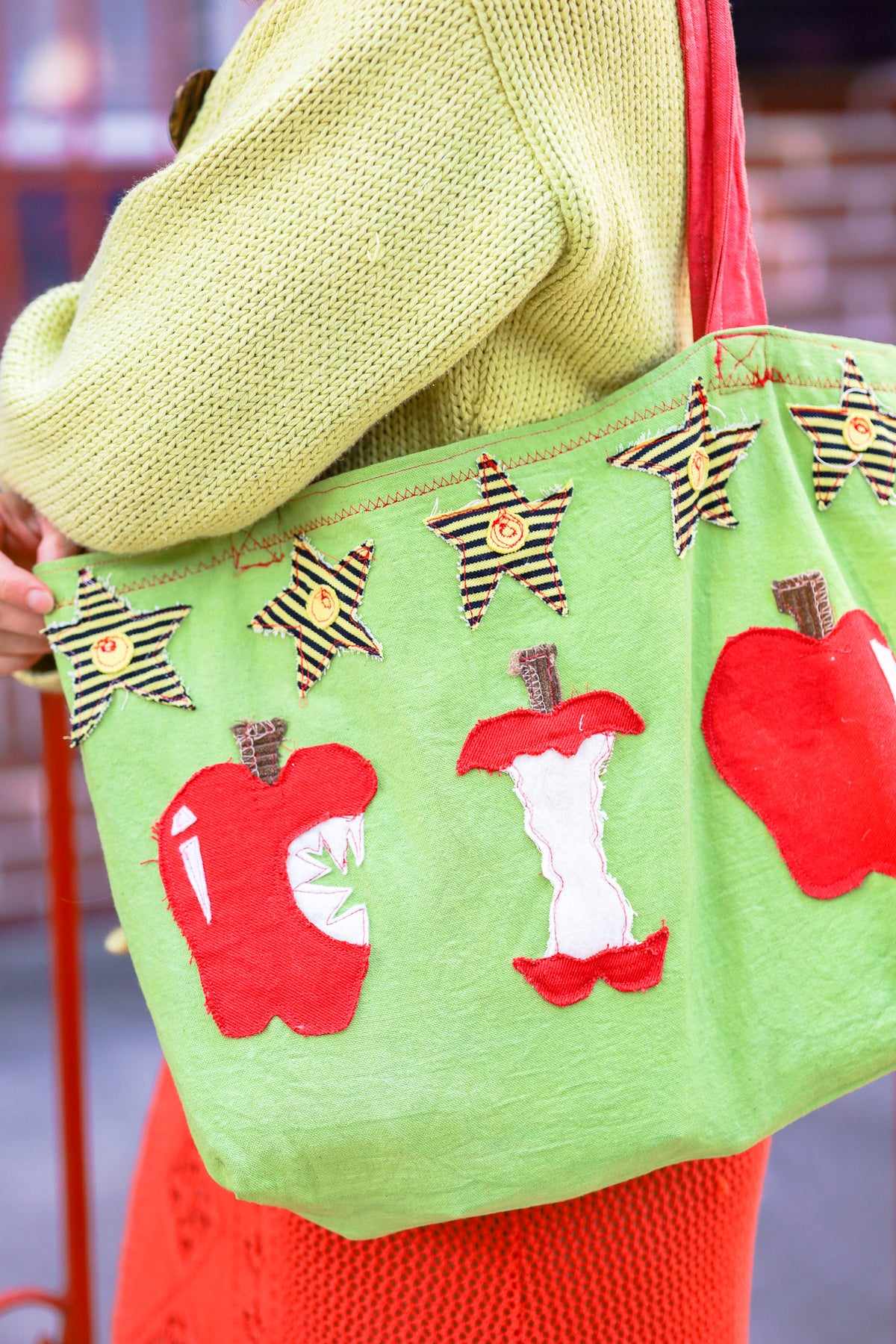 Dilli Apple Tote